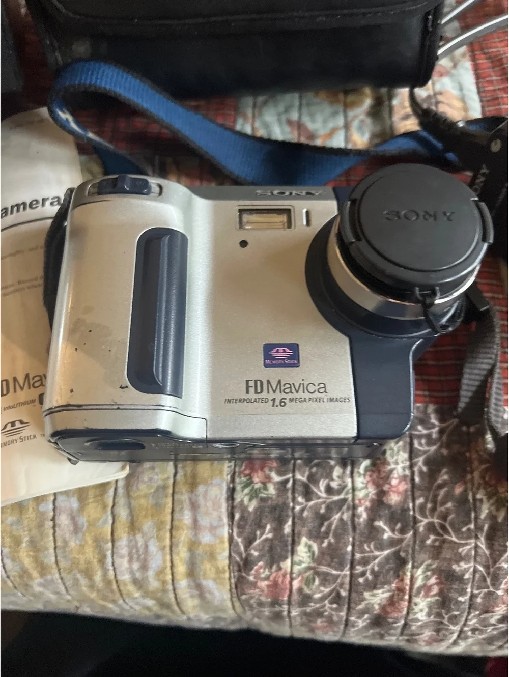 Sony FD Mavica MVC-FD92 Digital Still Camera with Charger, Batteries, and Manual